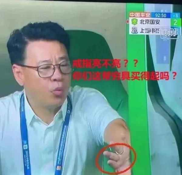 开云体育-雄鹿观众热烈欢呼!,西亚卡姆迎来二十赛季出色发挥引发球迷热议-开云体育