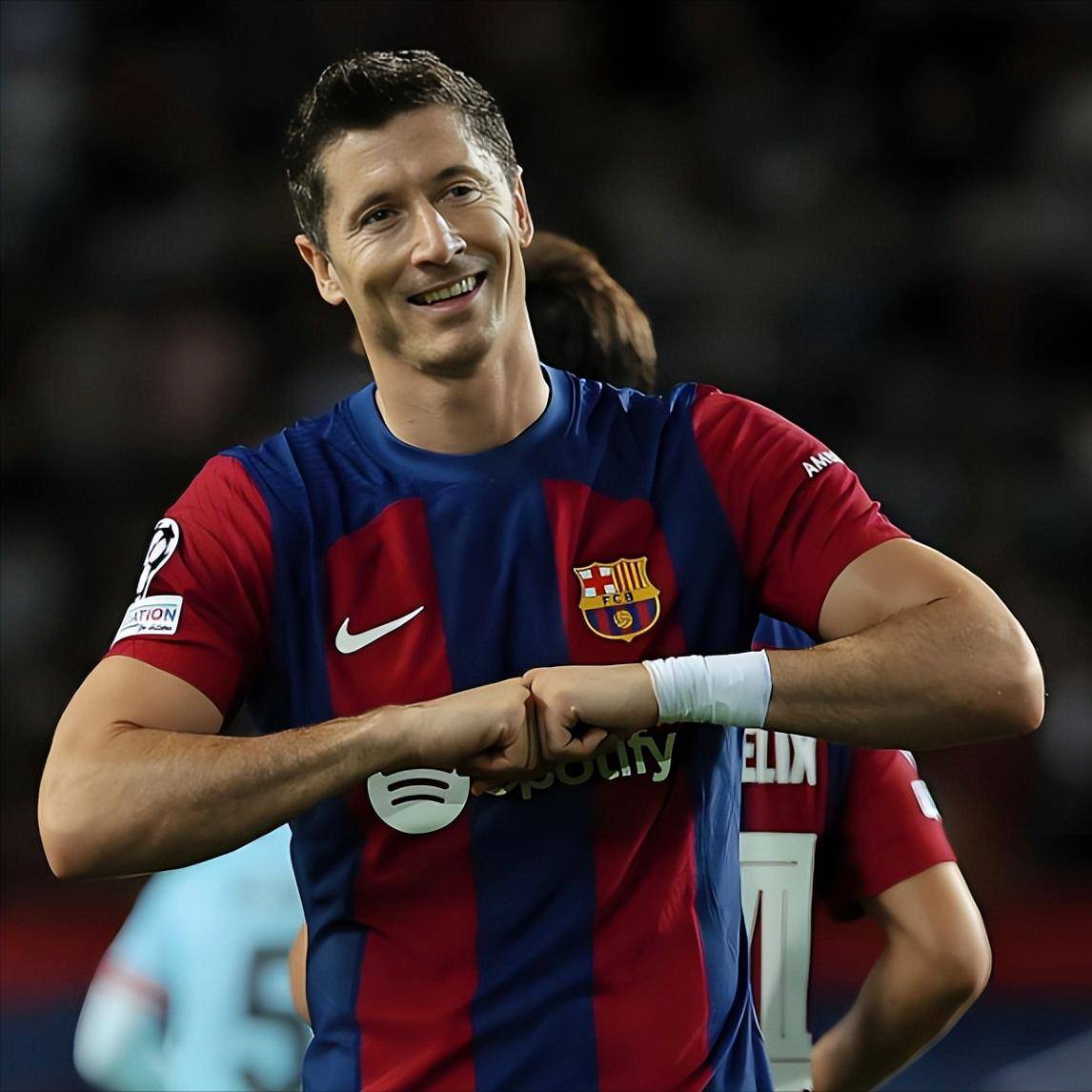 开云官方在线入口-莱万多夫斯基在G2比赛中表现优异,锐不可当引发热议!再创辉煌时刻-开云官方在线入口