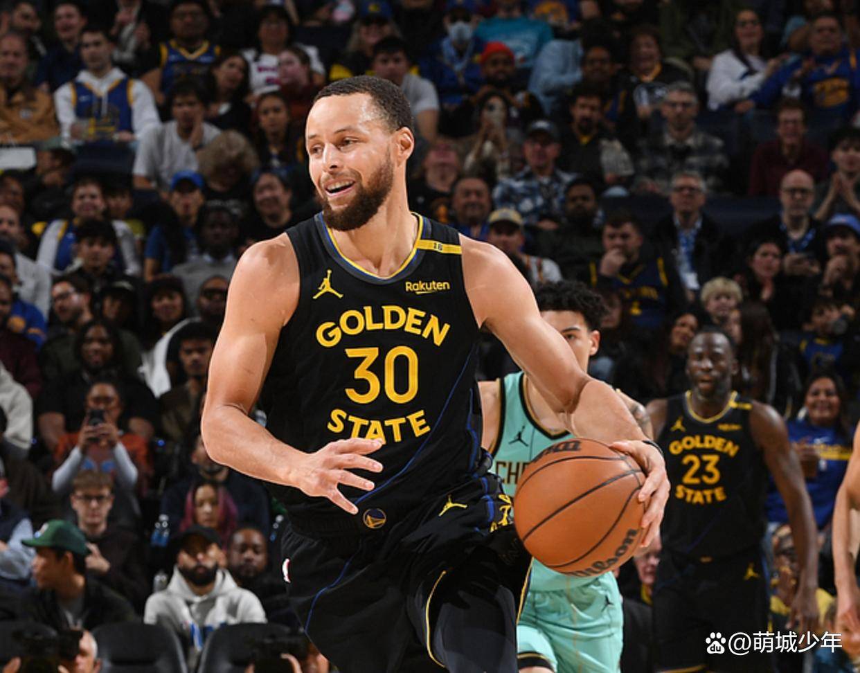 开云体育-勇士新秀表现惊艳，全场观众掌声不断，威望什么不过两个.-开云体育