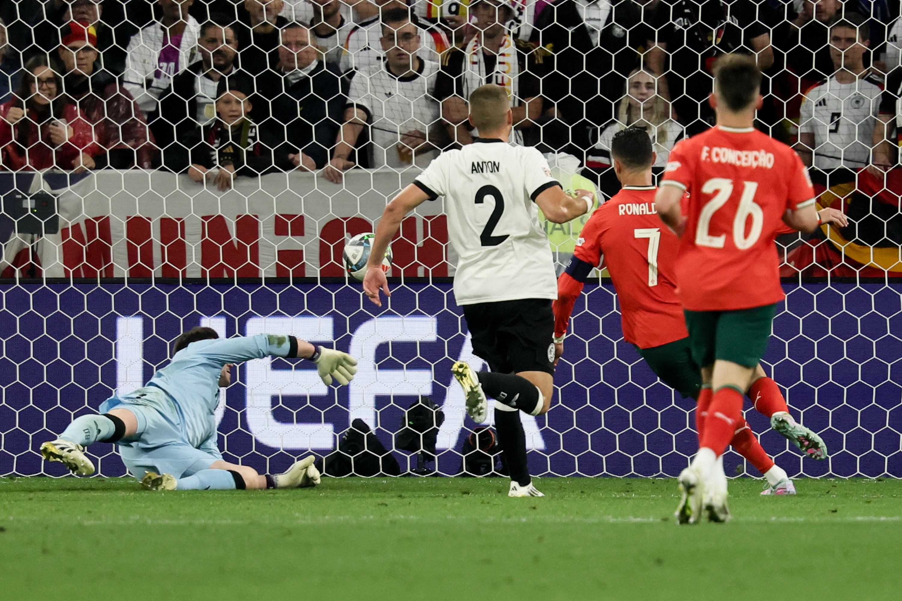 开云体育-里程碑夜！葡萄牙体育迎来里程碑，欧篮联冲刺阶段刷纪录，赛场秩序良好，细节决定成败的简单介绍-开云体育